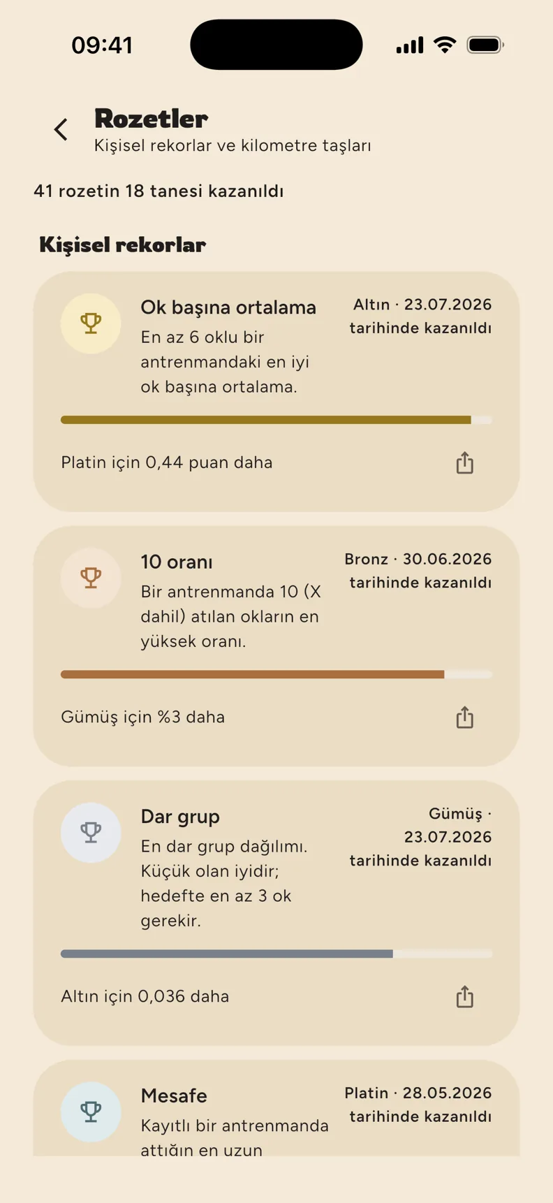 Rozetler ekranı: kişisel rekorlar, kademe rozetleri ve ilerleme çubukları